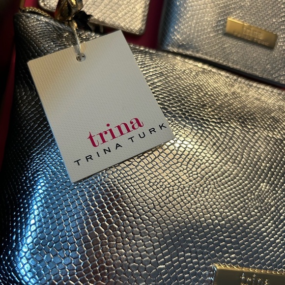 Trina Turk silver travel bundle .NWT and box - Picture 7 of 7